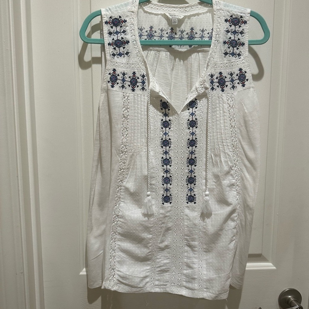 Lucky Brand White and Blue Embroidered Sleeveless Top